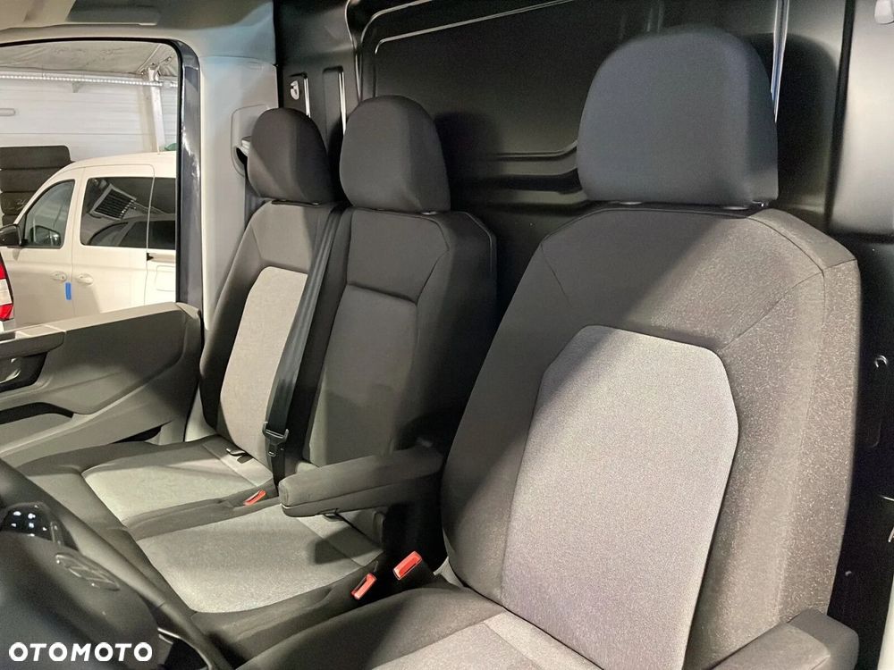Volkswagen Crafter 35 Furgon z wysokim dachem 2,0 l 177 KM automat r. o.: 4490 mm - 10