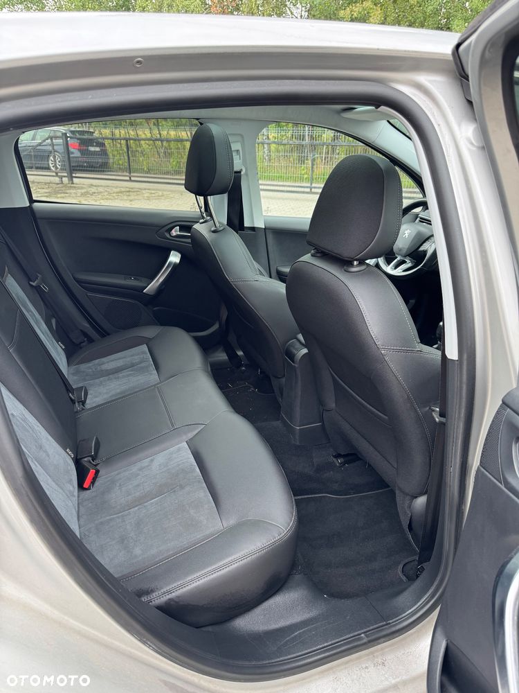 Peugeot 208 1.2 PureTech GPF Signature S&S - 21