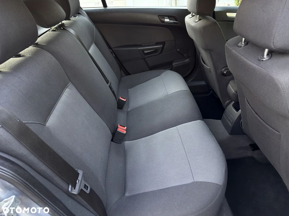 Opel Astra 1.6 Caravan Enjoy - 30