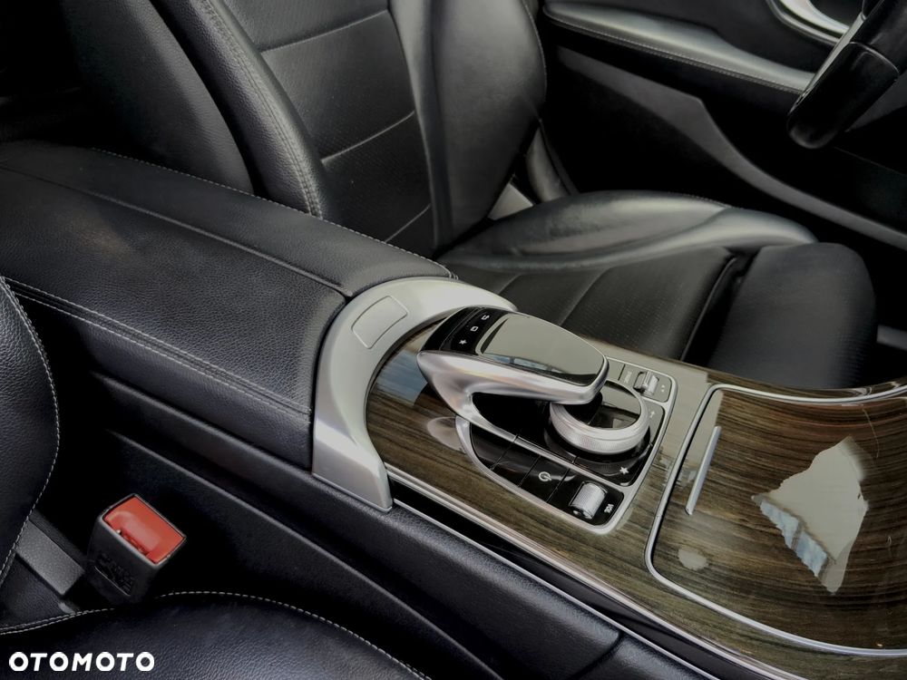 Mercedes-Benz Klasa C 300 7G-TRONIC - 16