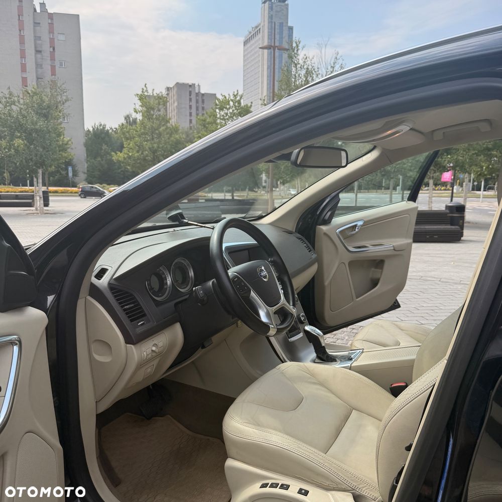 Volvo XC 60 D5 AWD Momentum - 11