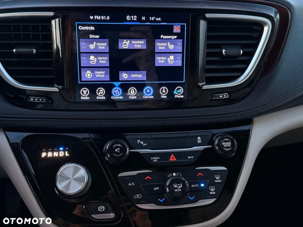 Chrysler Pacifica - 25