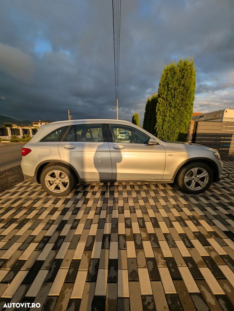 Mercedes-Benz GLC 250 d 4Matic 9G-TRONIC AMG Line - 2