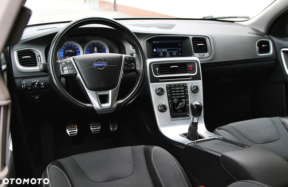 Volvo V60 2.0T R-Design - 26