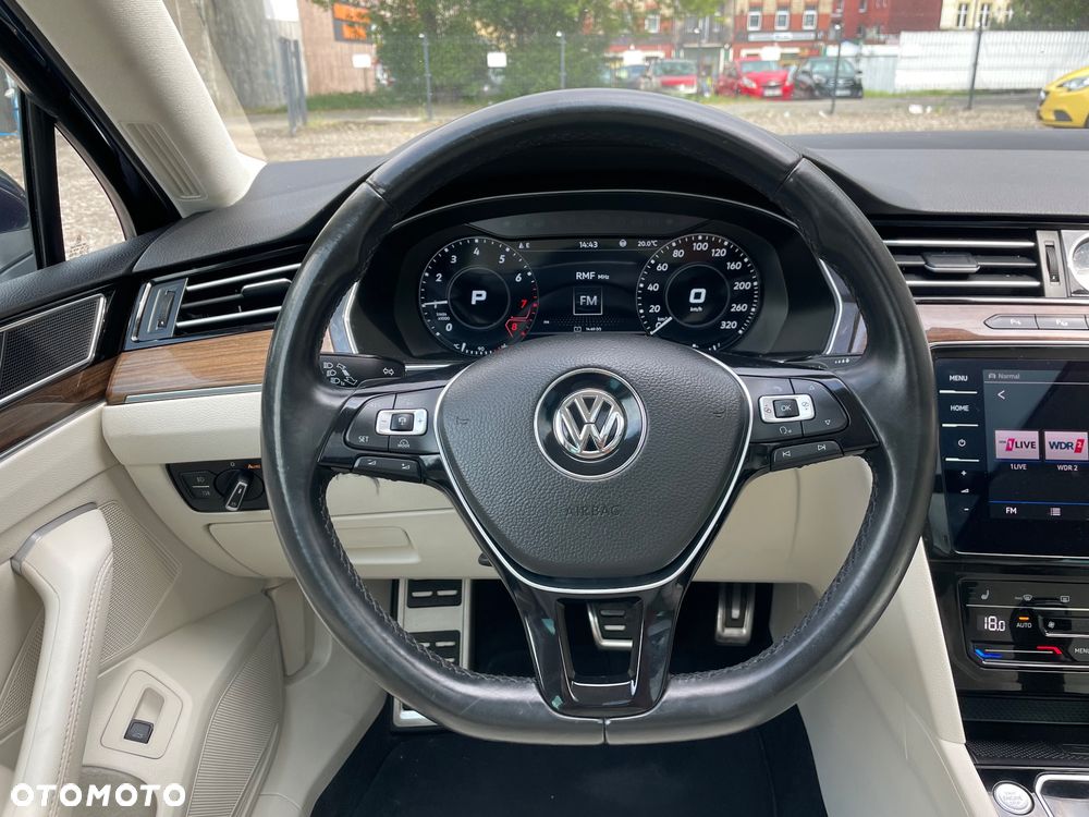 Volkswagen Passat - 25