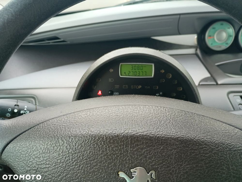 Peugeot 807 HDi 110 Family - 10