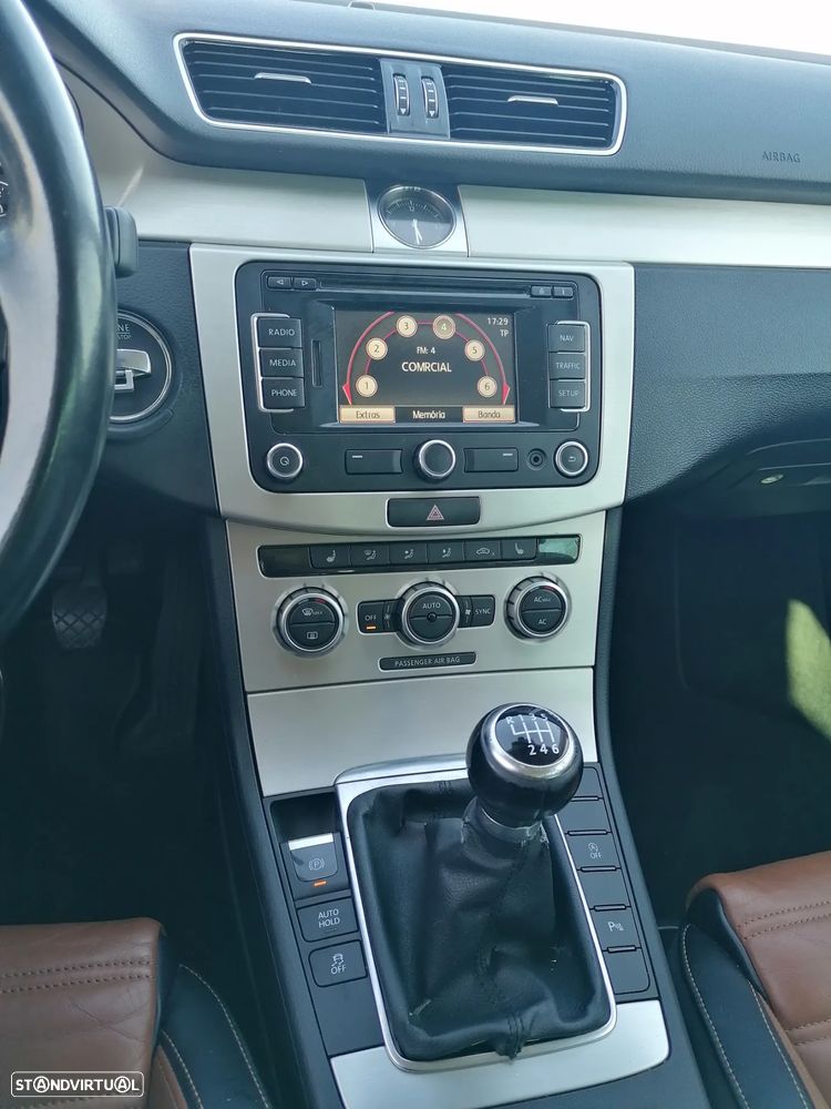 VW Passat Variant 1.6 TDI BlueMotion Highline - 9