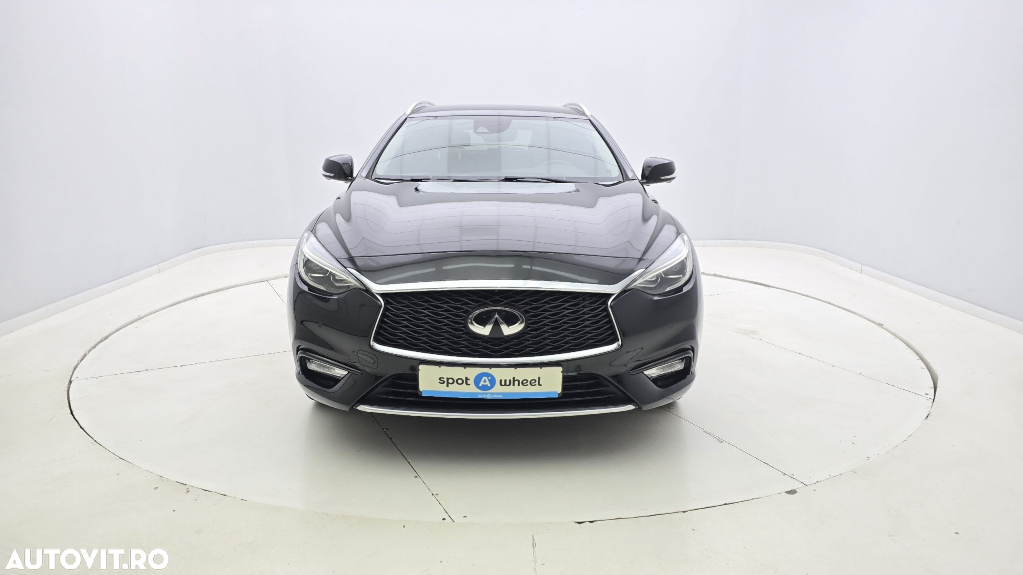 Infiniti Q30 - 2