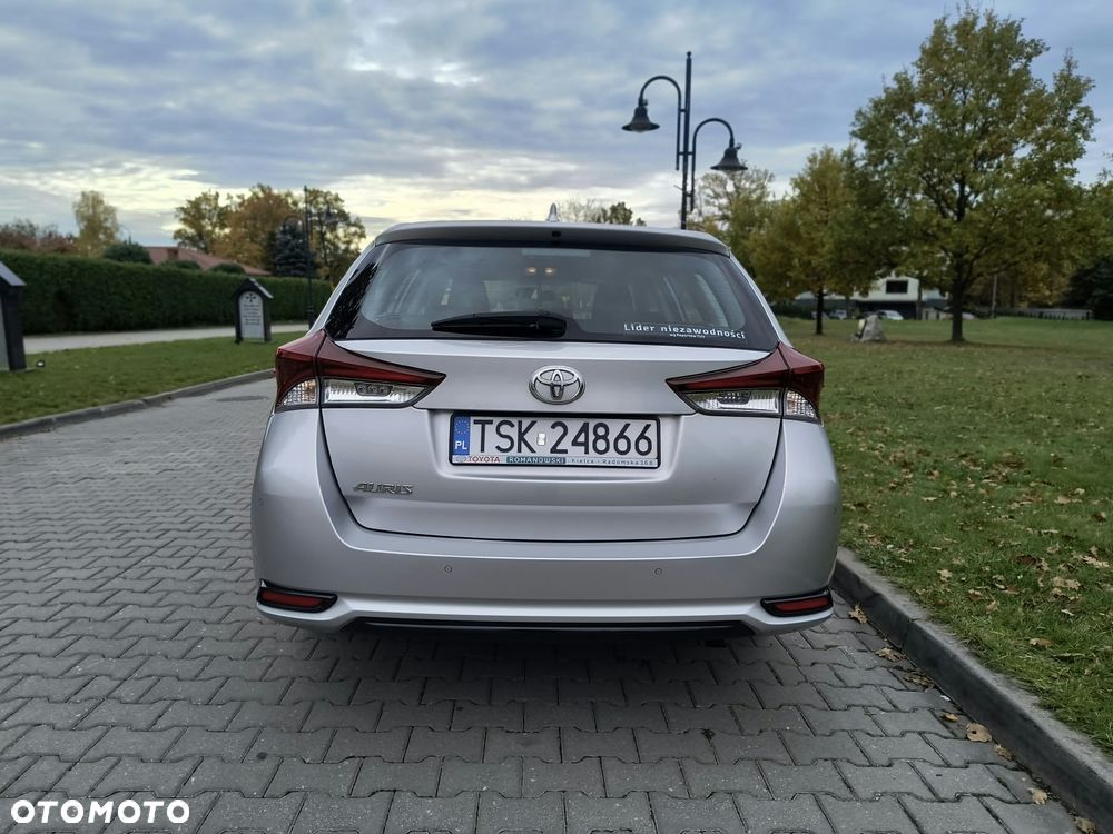 Toyota Auris 2017 photo 3