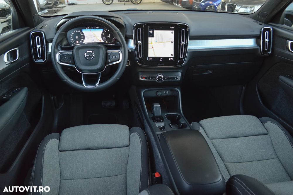 Volvo XC 40 T2 AT8 Momentum - 32