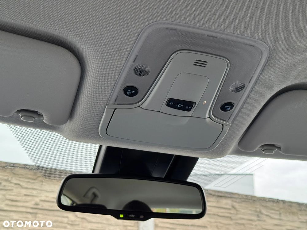 Toyota Prius 1.8 Hybrid Premium - 38