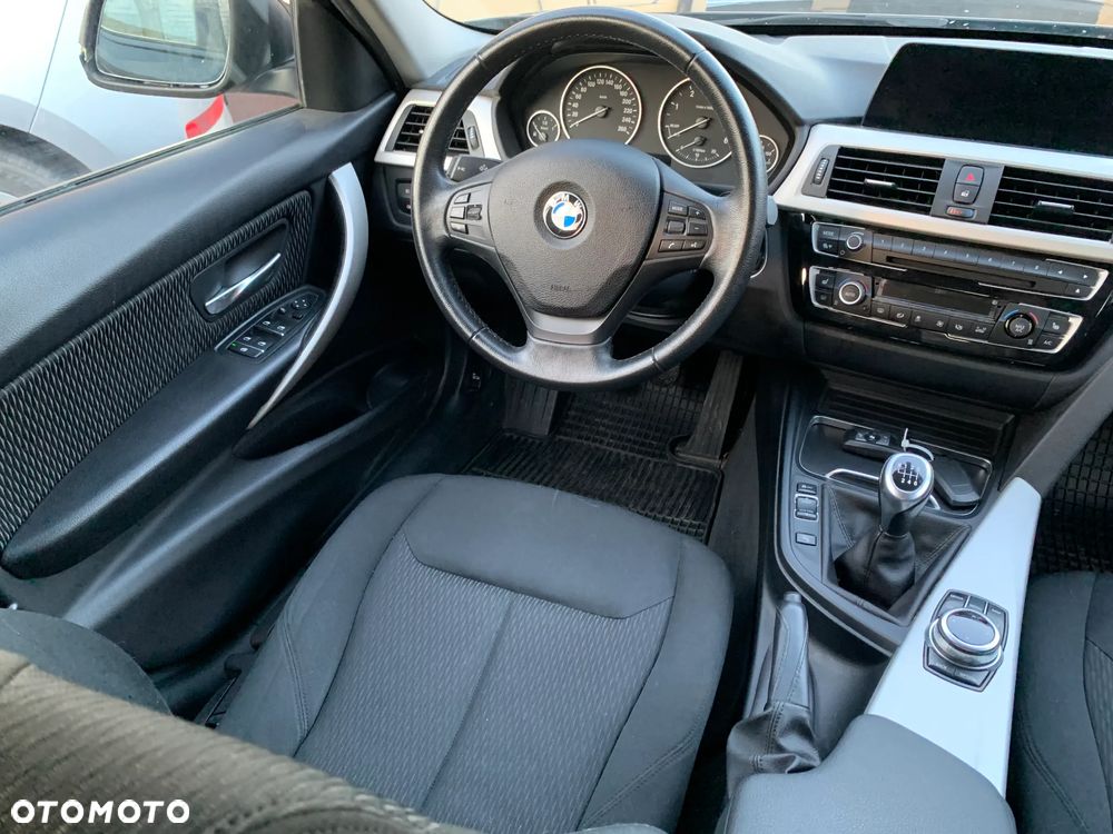 BMW Seria 3 318d Sport Line Shadow - 16