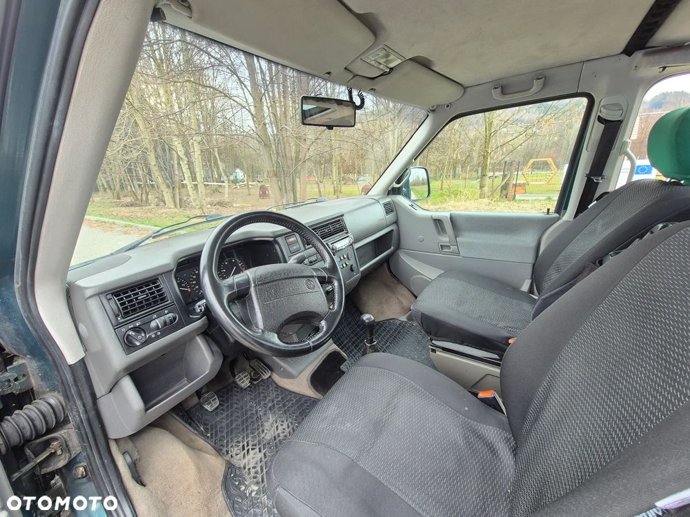 Volkswagen Multivan - 10