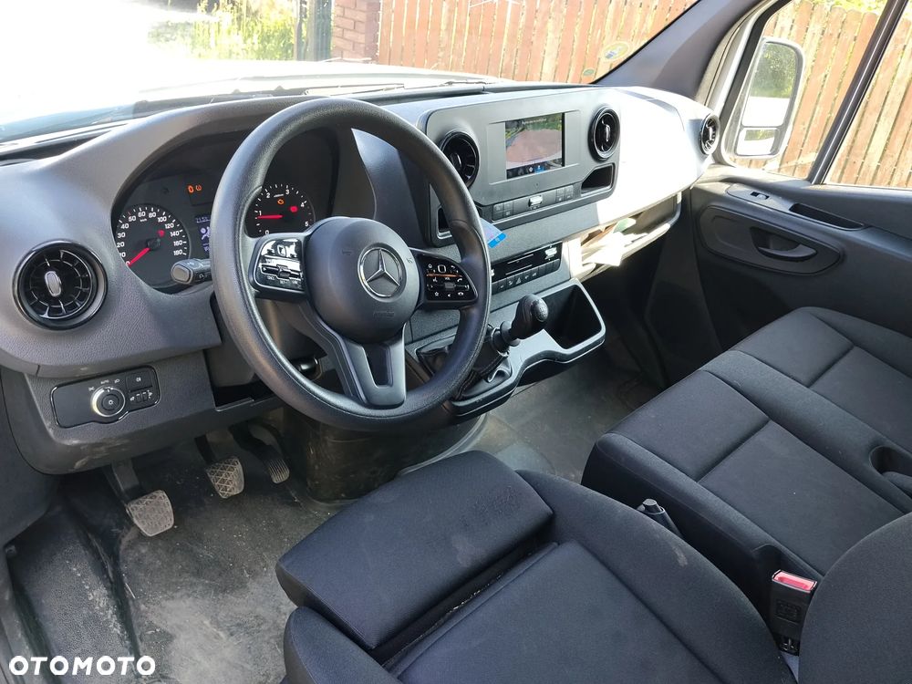 Mercedes-Benz Sprinter - 11