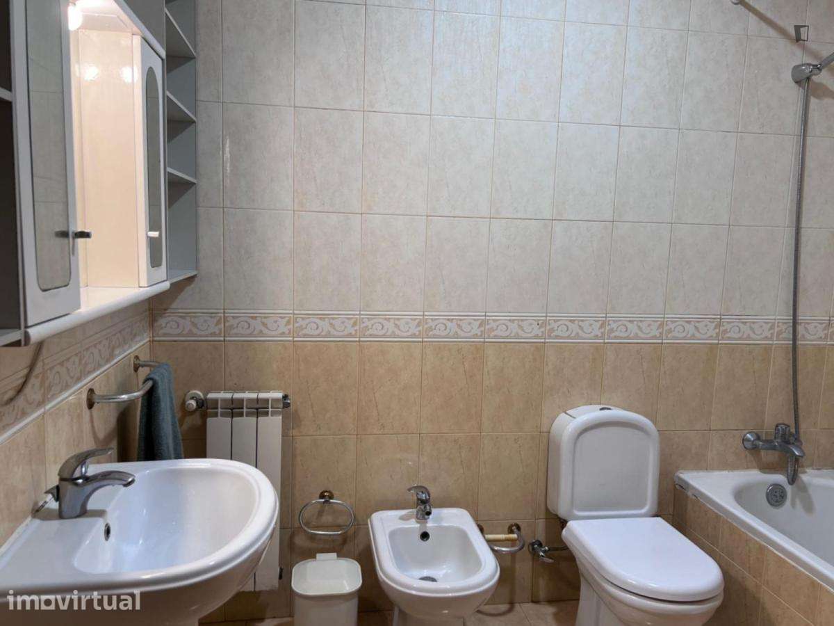 Quarto - localizado em Aveiro - Grande imagem: 3/5