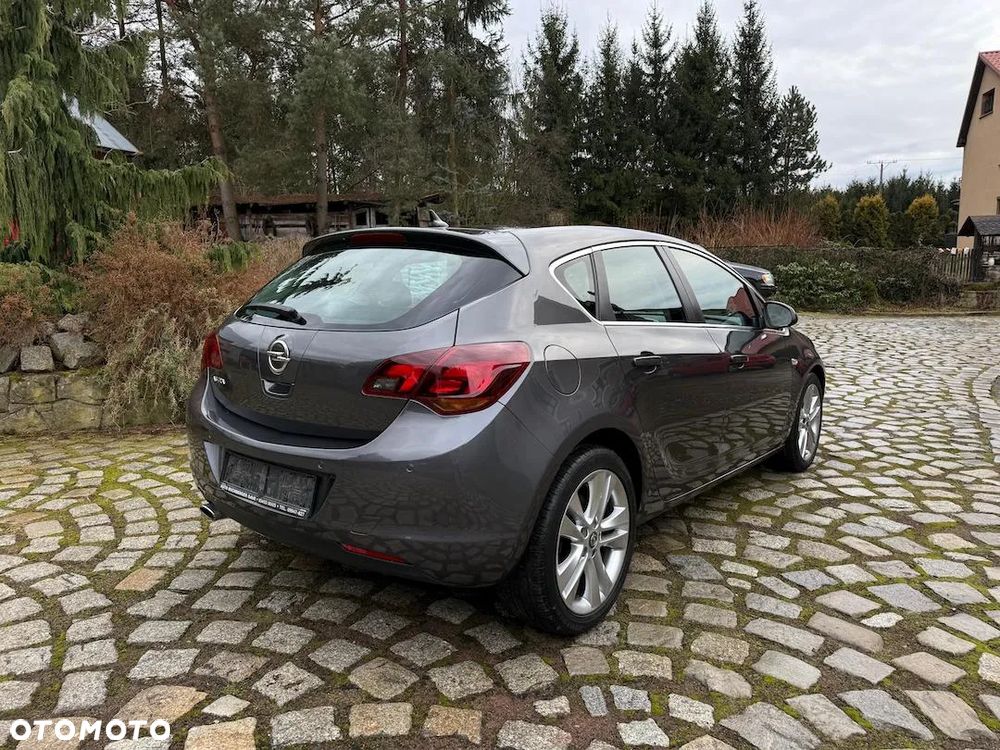 Opel Astra GTC 1.6 Turbo Edition - 3