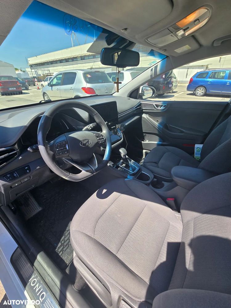 Hyundai IONIQ - 8