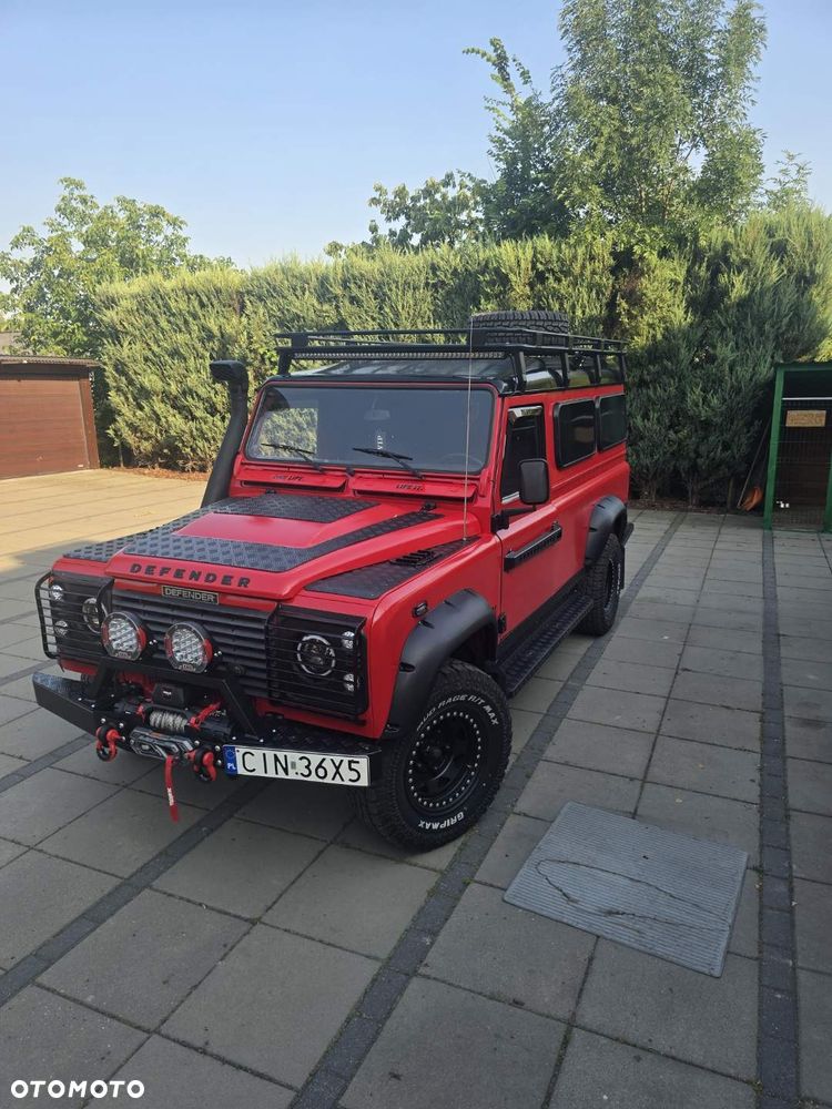 Land Rover Defender - 1