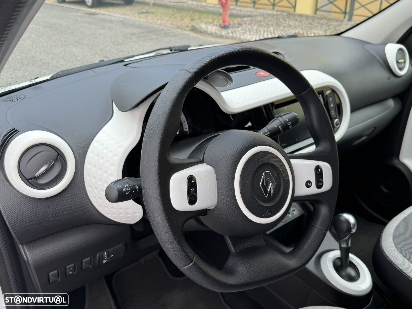 Renault Twingo Z.E. 22 Intens - 17