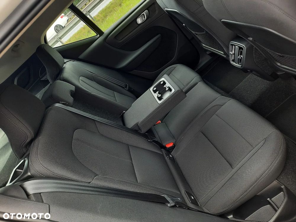 Volvo XC 40 T3 Momentum - 23