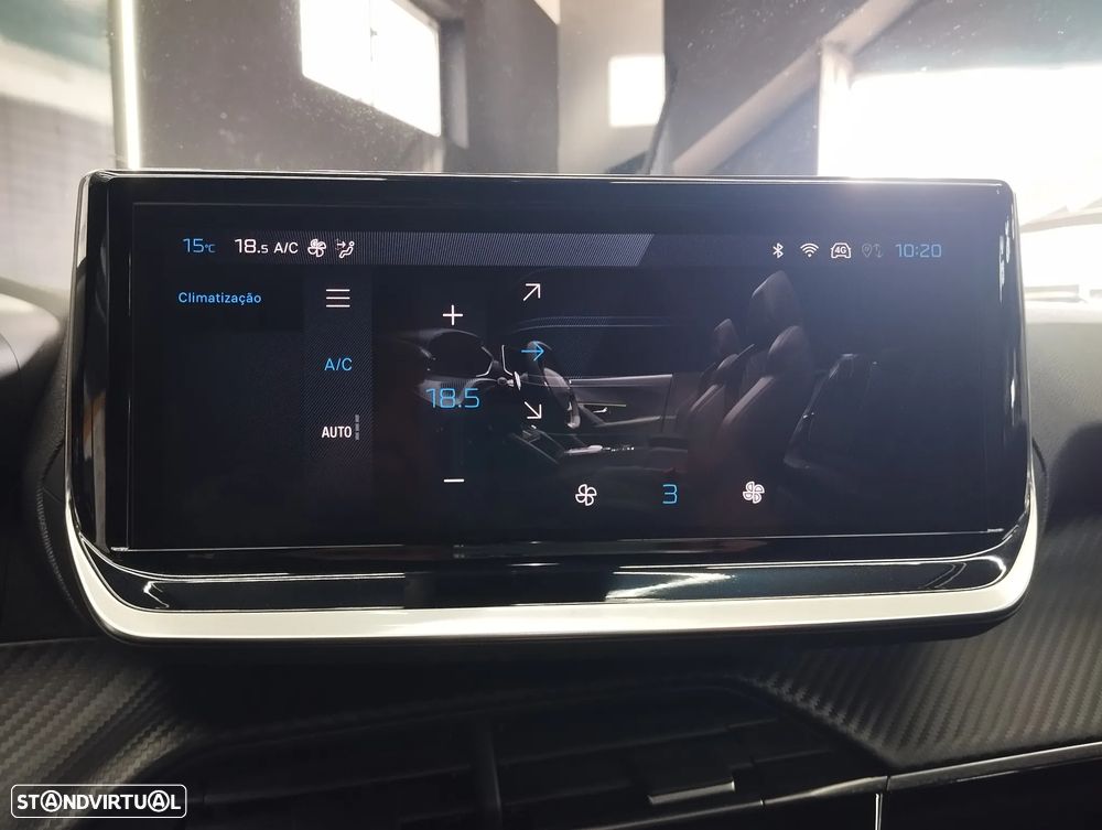 Peugeot 2008 1.2 Hybrid Allure e-DCS6 - 29