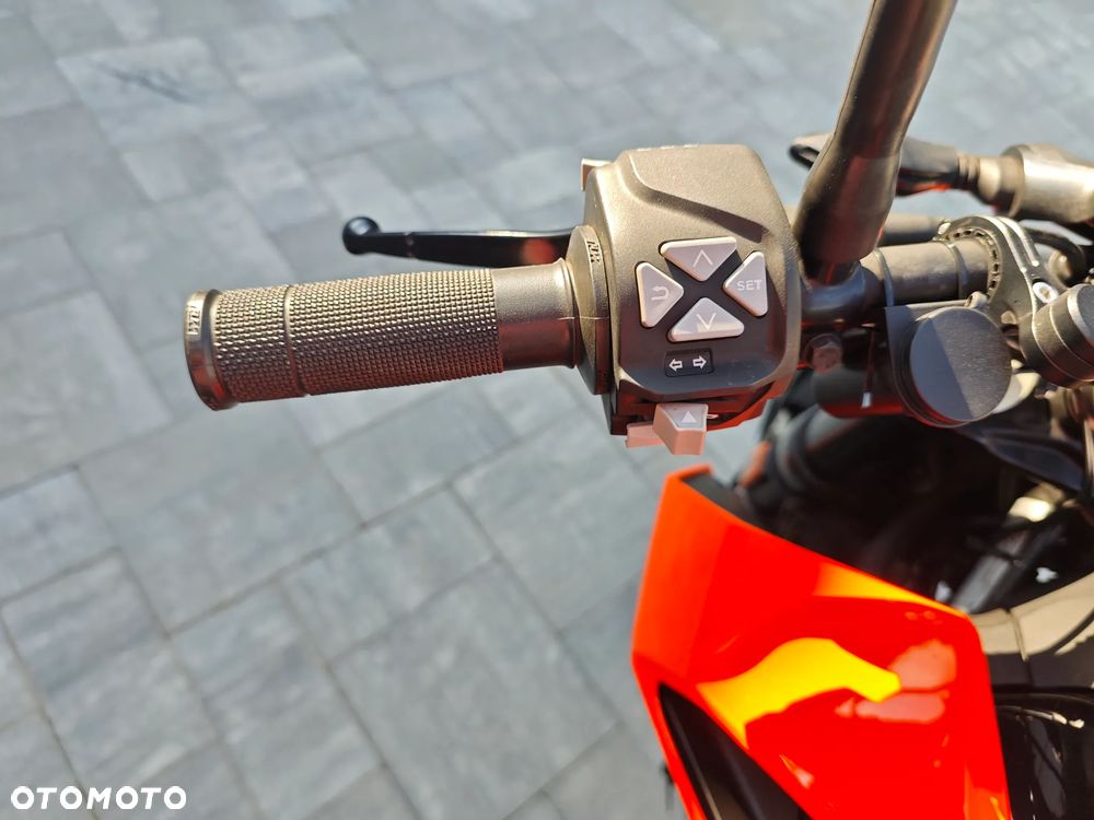 KTM Duke 125 - 22