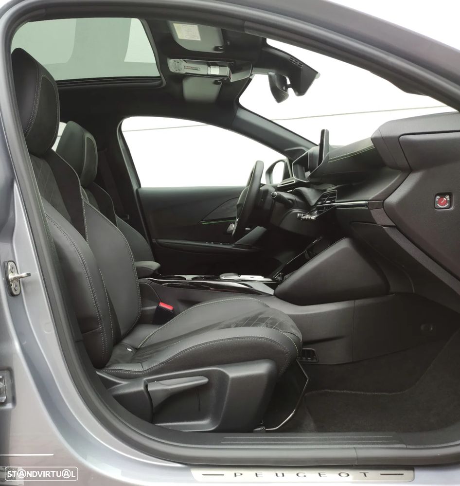 Peugeot e-208 GT - 25