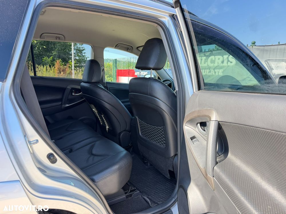 Toyota RAV4 2.2L D-CAT A/T Luxury - 19