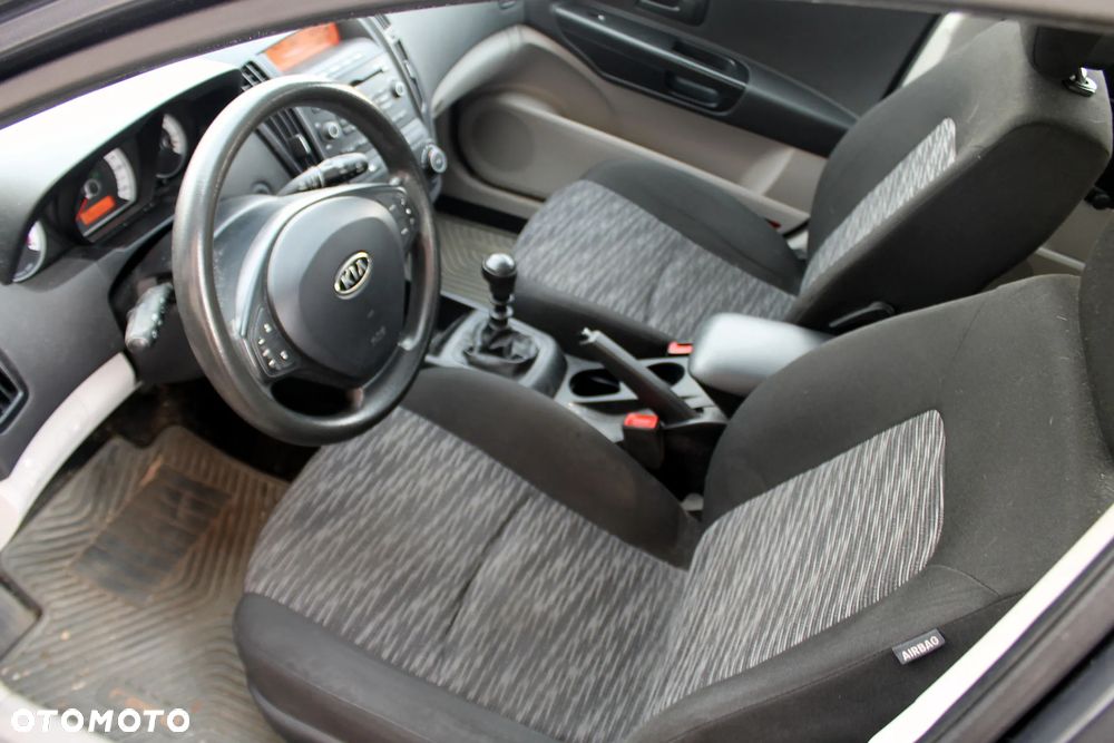 Kia Ceed 1.4 L - 11