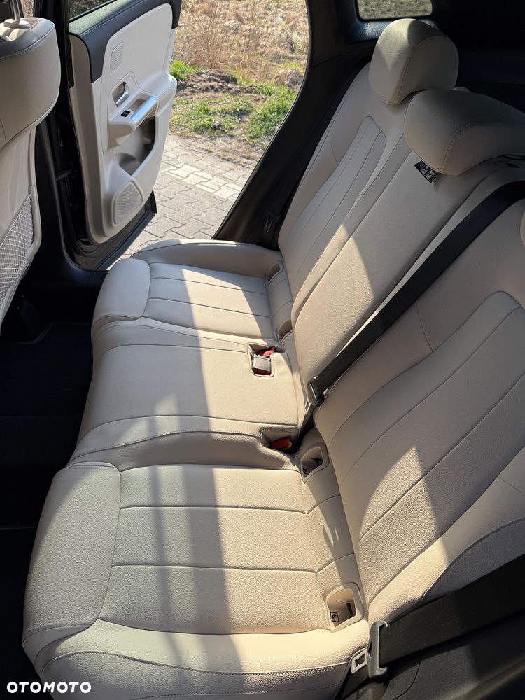 Mercedes-Benz GLA 220 d 4-Matic AMG Line - 13