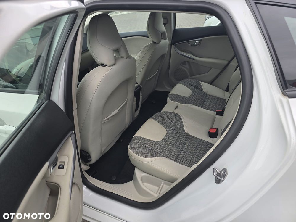Volvo V40 T3 Drive-E Momentum - 11