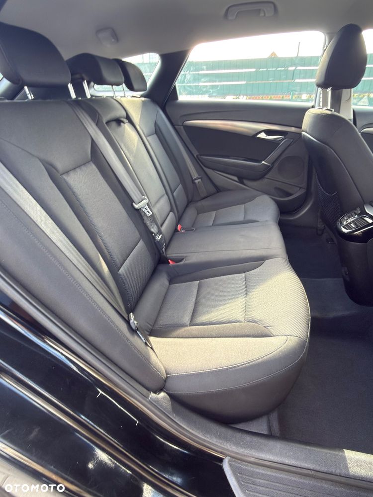 Hyundai i40 i40cw 1.7 CRDi Fifa World Cup Edition - 36