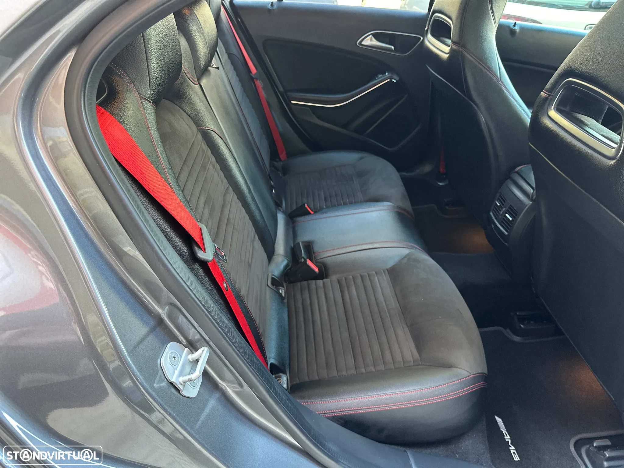 Mercedes-Benz A 45 AMG 4Matic Speedshift 7G-DCT - 32