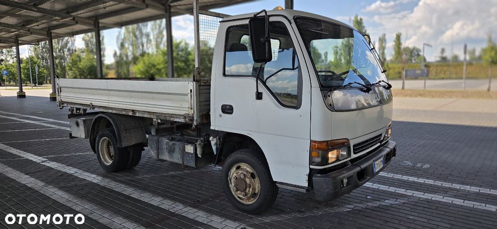 Isuzu NPR69 - 11