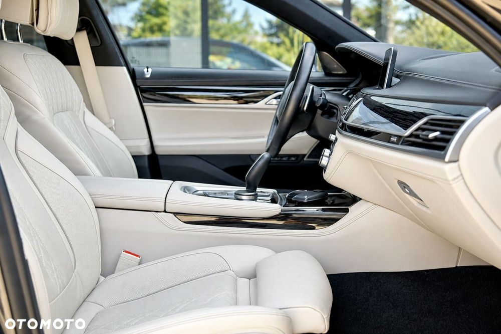 BMW Seria 7 - 16