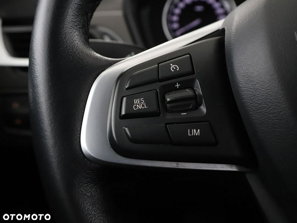 BMW X1 sDrive18d xLine - 32