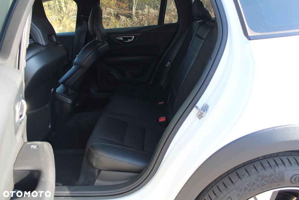 Volvo V60 Cross Country D4 AWD Geartronic Pro - 26