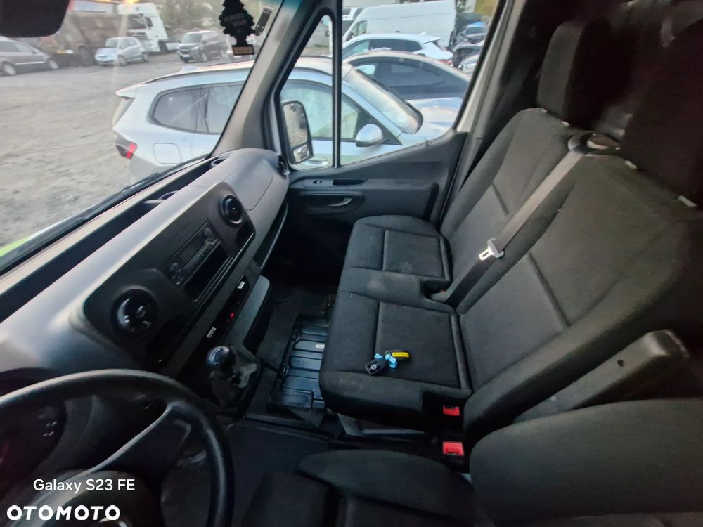 Mercedes-Benz Sprinter - 16