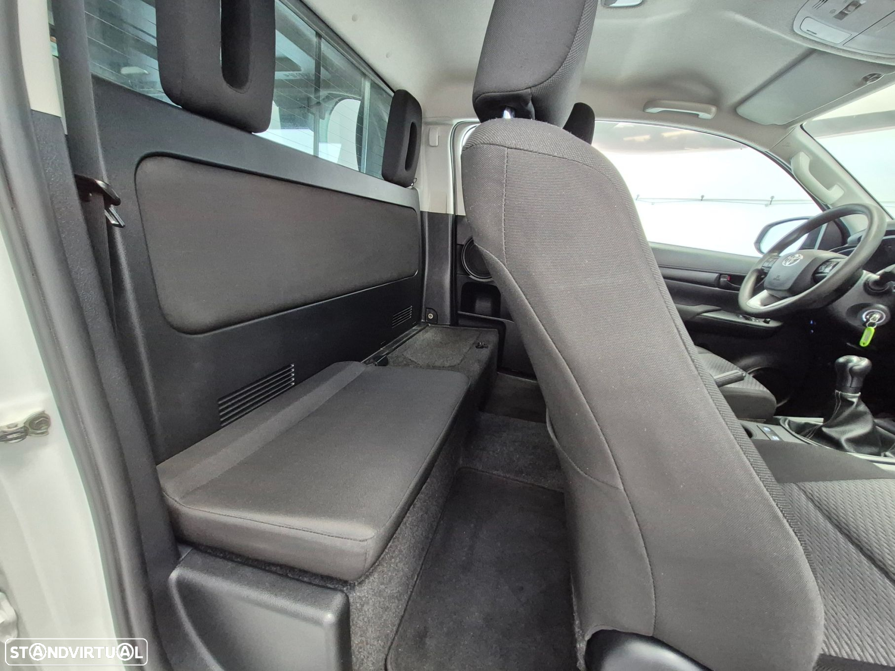 Toyota Hilux 2.4 D-4D 2WD CD - 24