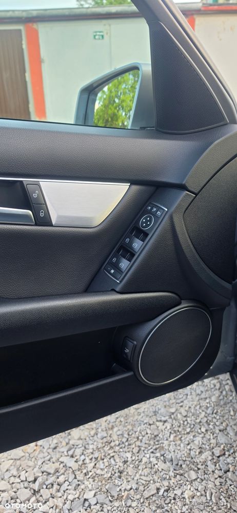 Mercedes-Benz Klasa C 220 CDI DPF Automatik BlueEFFICIENCY Avantgarde - 21