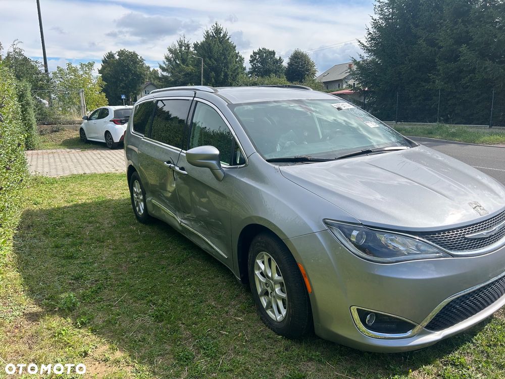 Chrysler Pacifica - 9