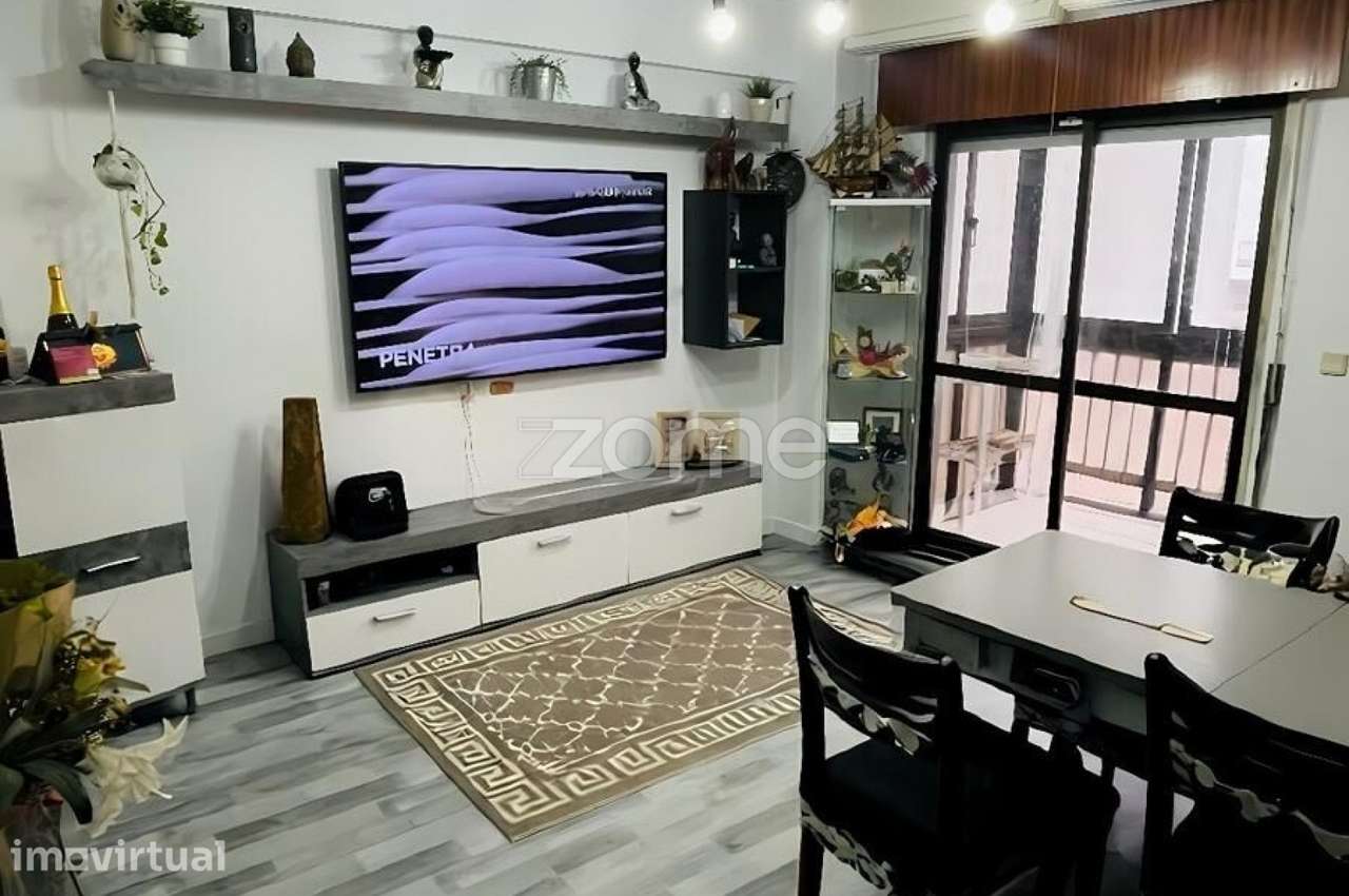 Apartamento T2+1 Remodelado | 96 m² | Excelentes Áreas | Fitares - Grande imagem: 2/16