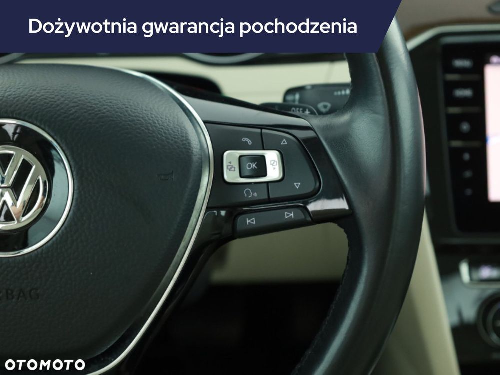 Volkswagen Passat - 21