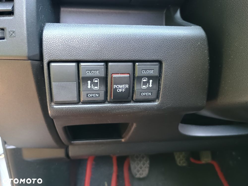 Mazda 5 - 6