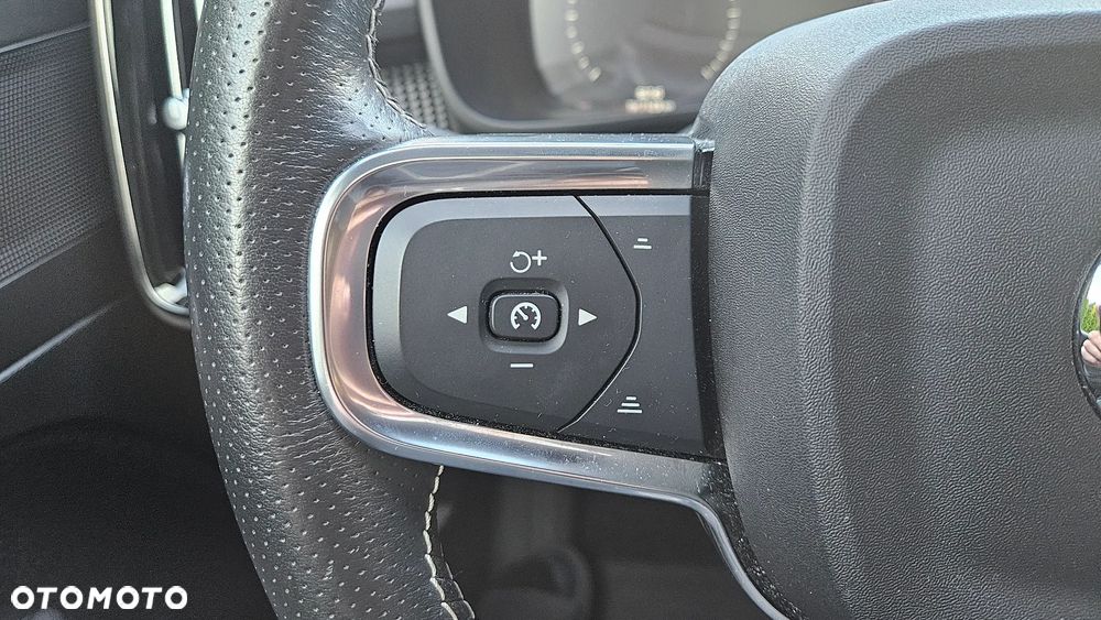 Volvo XC 40 T5 AWD R-Design - 34