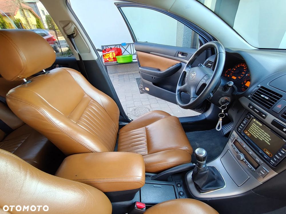 Toyota Avensis 2.0 D-4D Sol plus+NAVI - 21