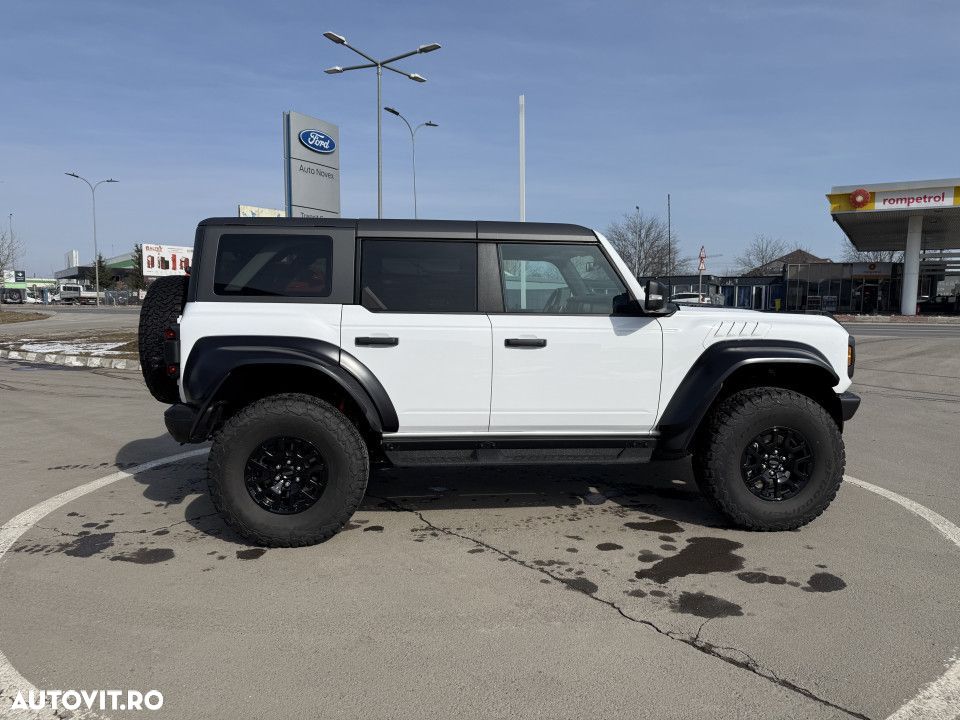 Ford Bronco - 7