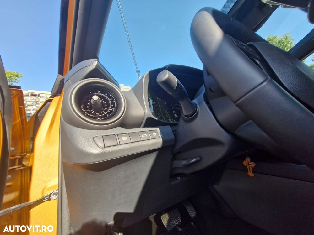 TOYOTA C-HR 2023 — imagine 13
