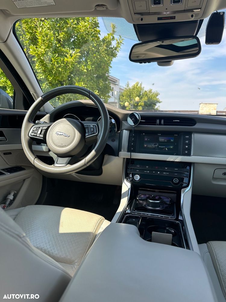 Jaguar XF 35t RWD Prestige - 13