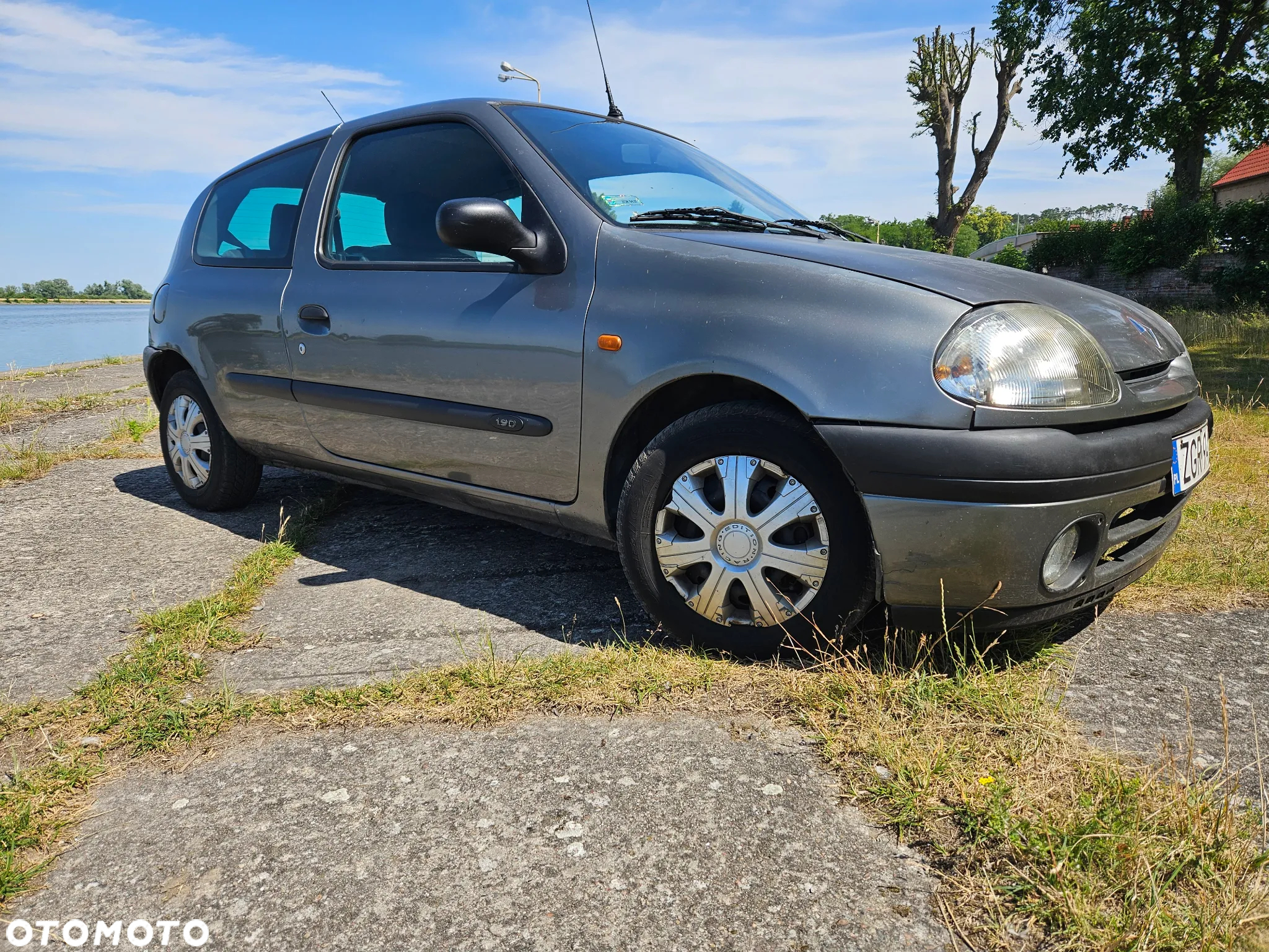 Renault Clio 1.9 D RT - 2